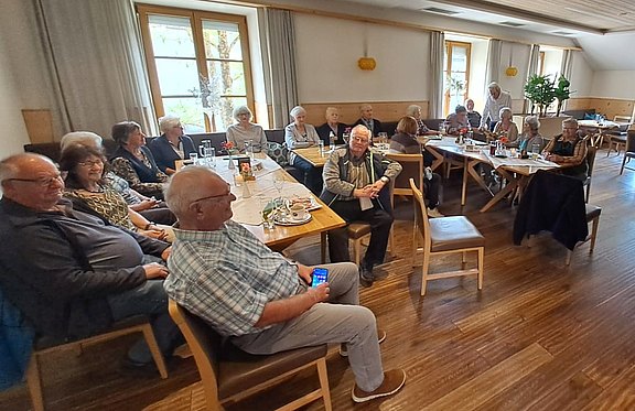 2025-05-07_Mittagstisch_und_Blumenschau.jpeg  