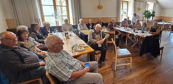 2025-05-07_Mittagstisch_und_Blumenschau.jpeg  